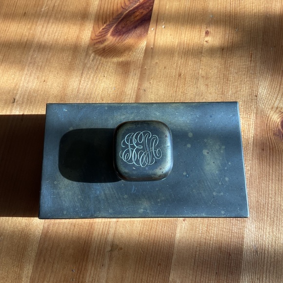 ANTIQUE BRASS ROCKER BLOTTER VICTORIAN MONOGRAM INK BLOTTER - Picture 8 of 12